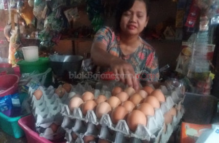 Jelang Idul Adha, Harga Telur Ayam Turun